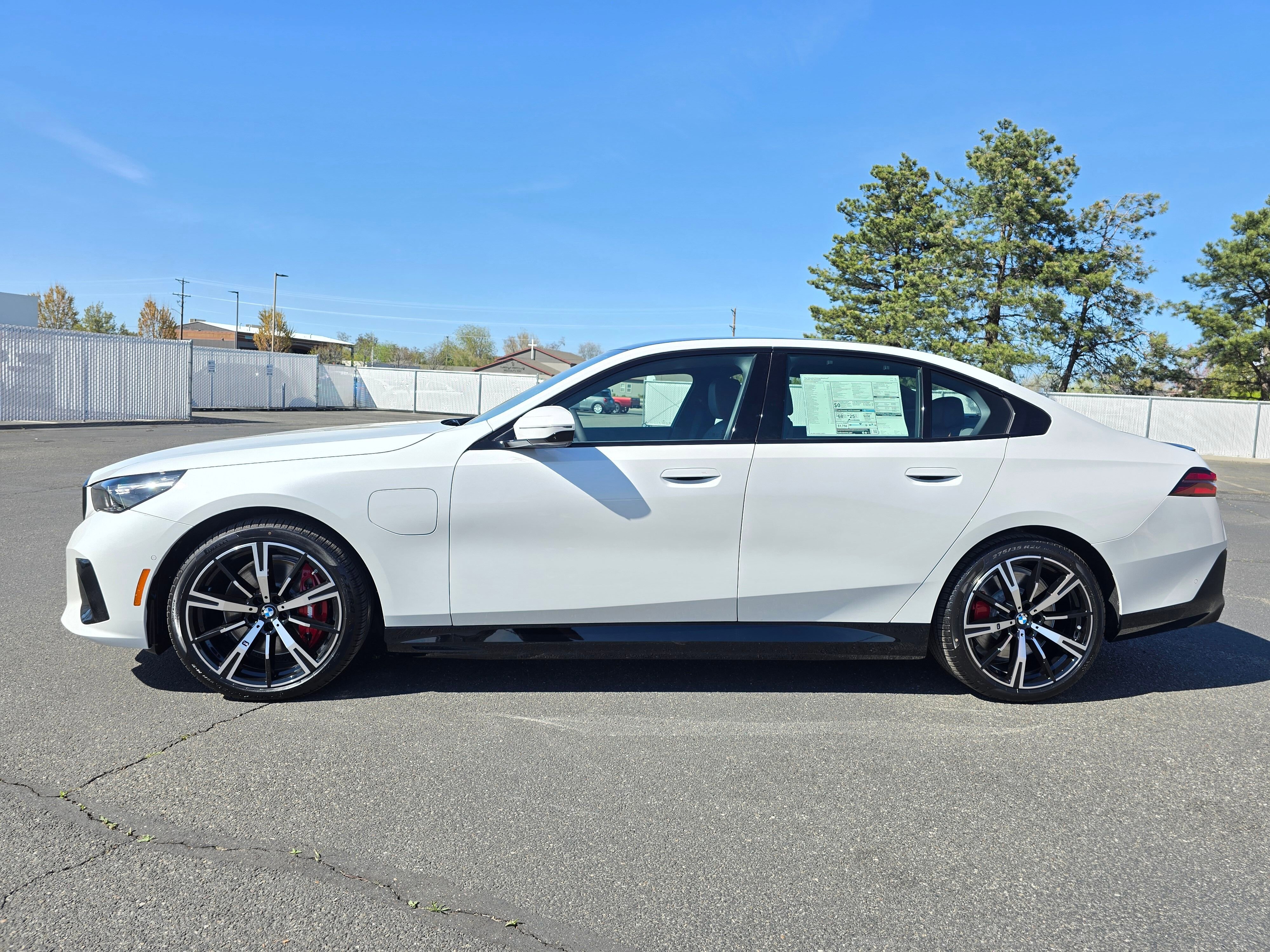 2026 BMW 5 Series 550e - Photo 34