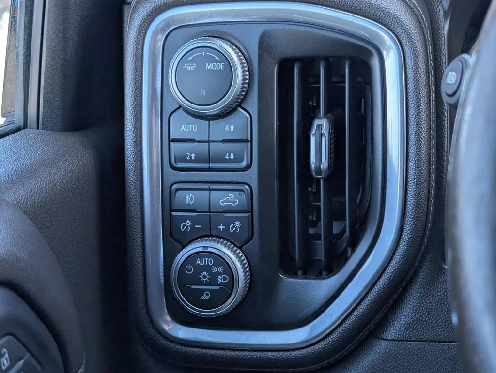Used 2020 White GMC SLT image 21