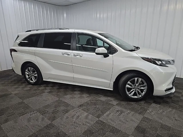 2024 Toyota Sienna XLE