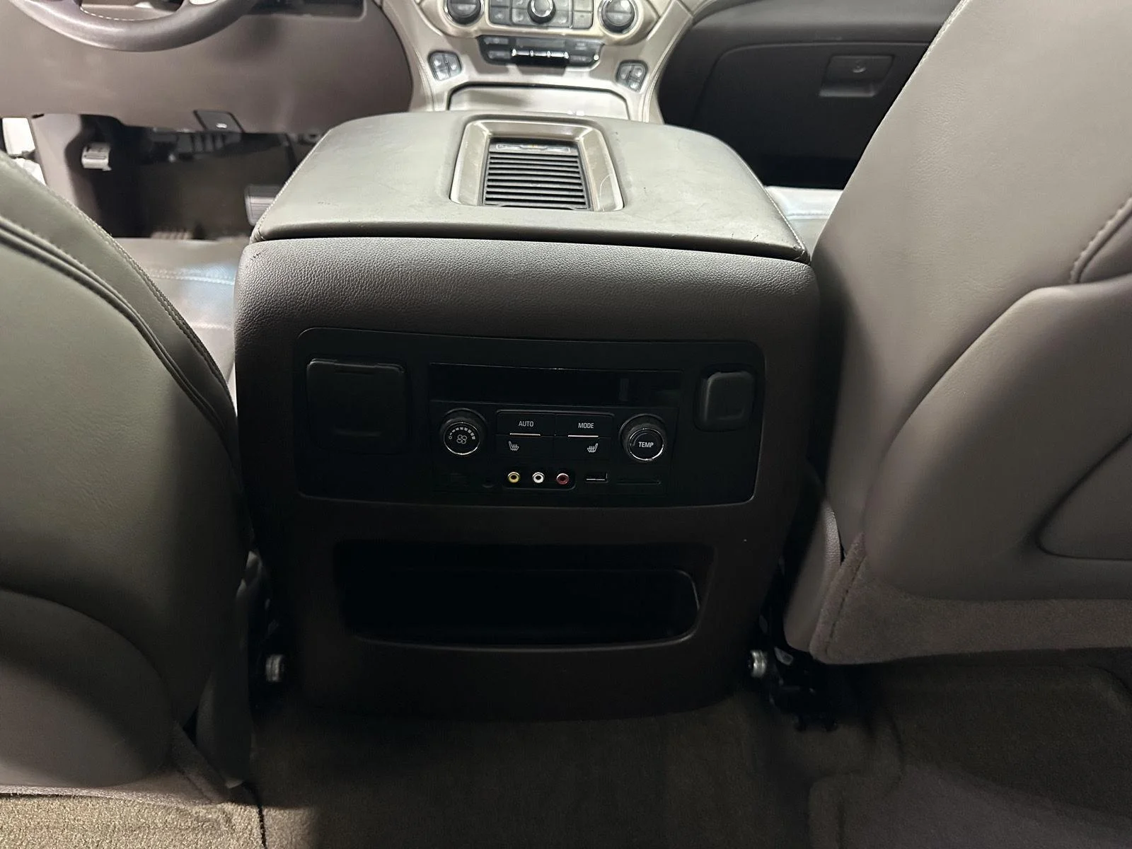 Used 2016 WHITE FROST TRICOAT GMC Denali image 21