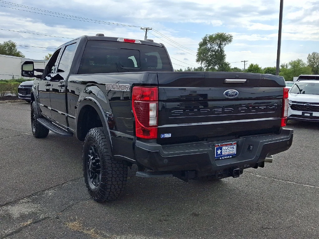 Used 2022 Black Ford LARIAT image 9