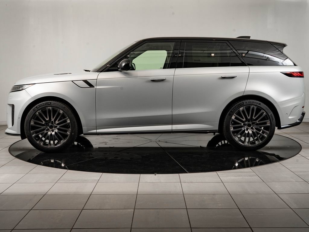 New 2026 Ethereal Frost Satin LAND ROVER  image 5
