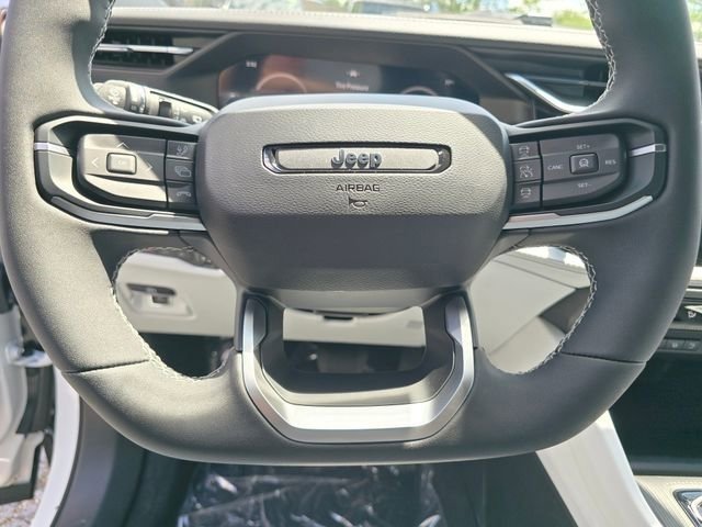 New 2026 Bright White Clear-Coat Exterior Paint Jeep Overland image 40
