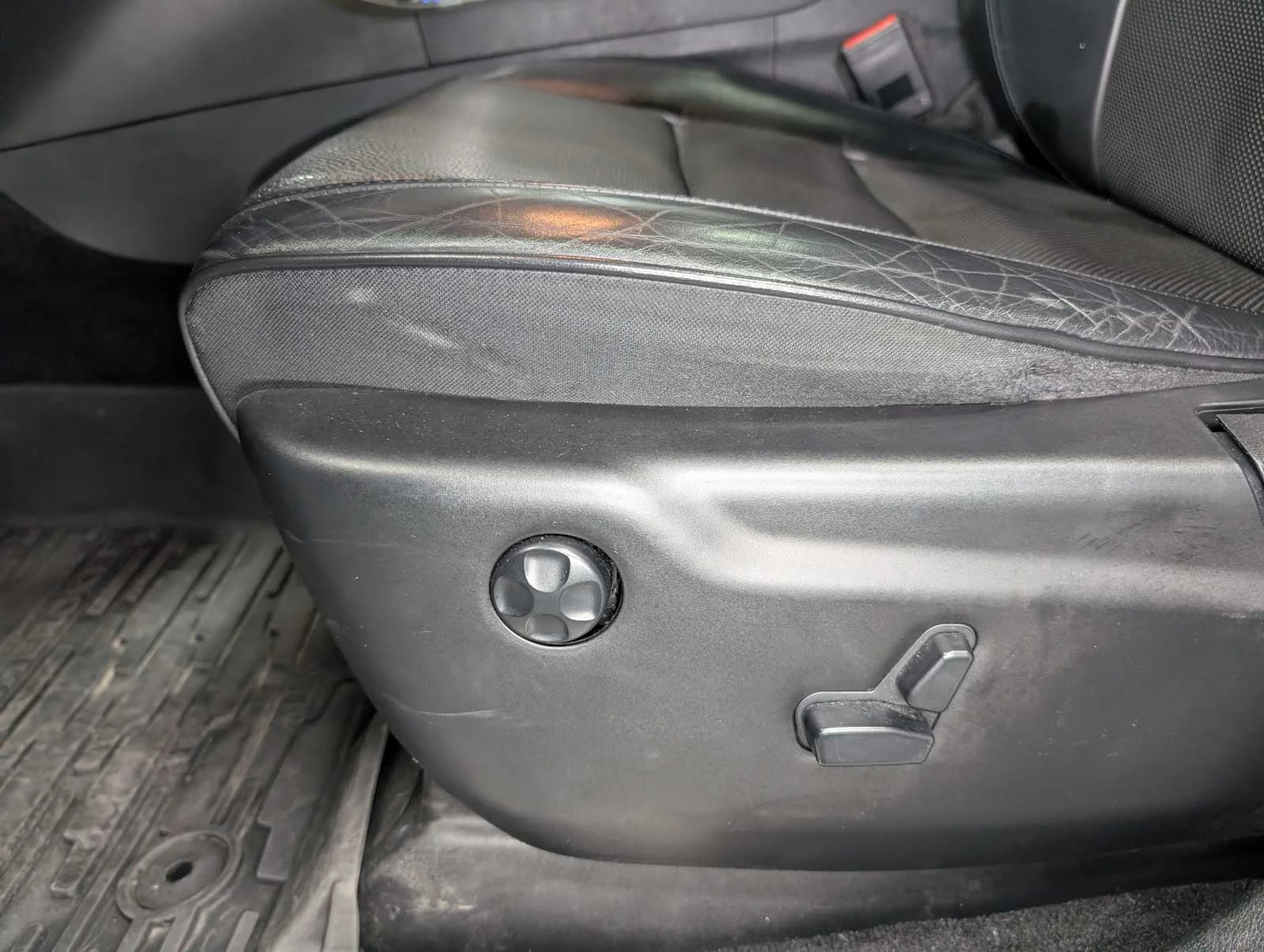 Used 2018 Ivory Tri-Coat Pearl Jeep Summit image 38
