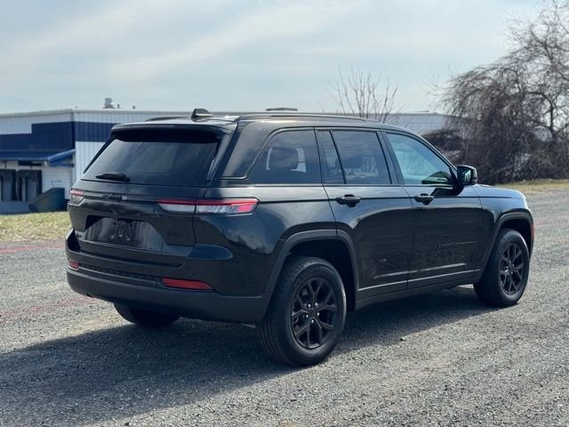 Used 2024 Black Jeep Altitude image 5