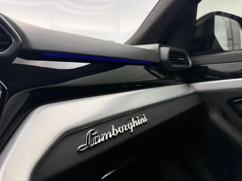 Used 2022  Lamborghini Sport Utility 4D image 53
