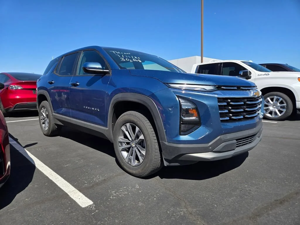 Used 2025 Lakeshore Blue Metallic Chevrolet LT image 1