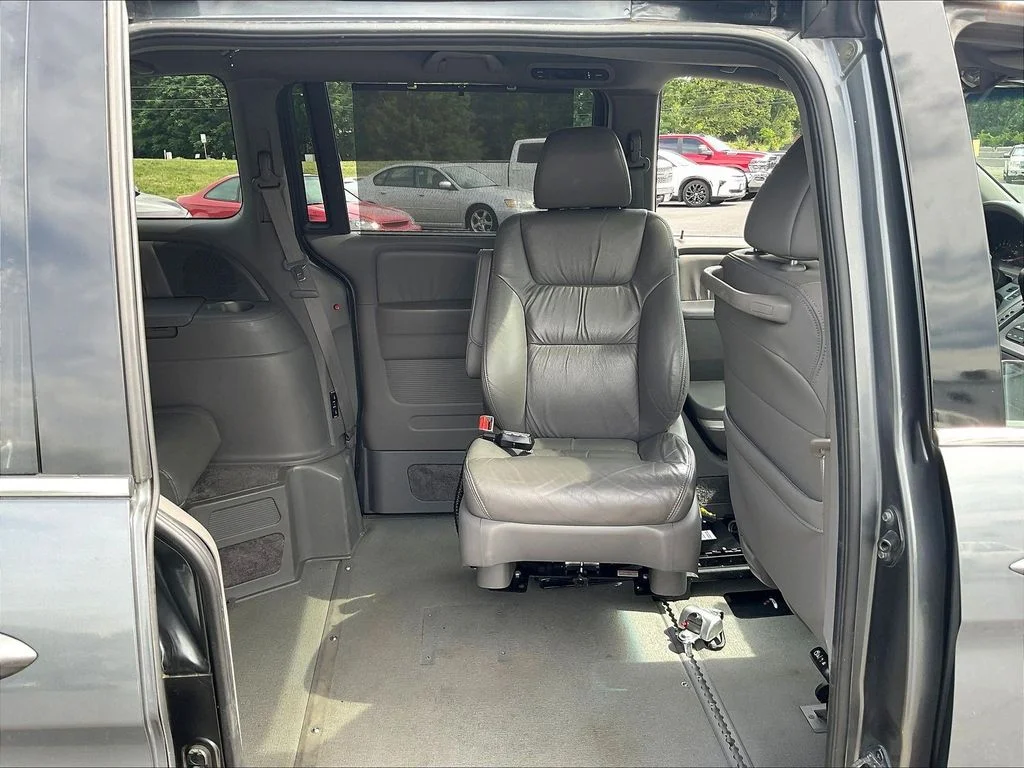 Used 2010 Polished Metal Metallic Honda EX-L image 38