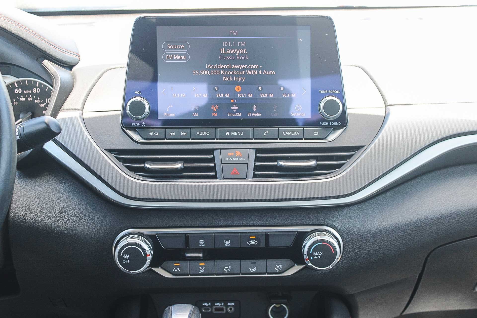 2025 Nissan Altima SR - Photo 13