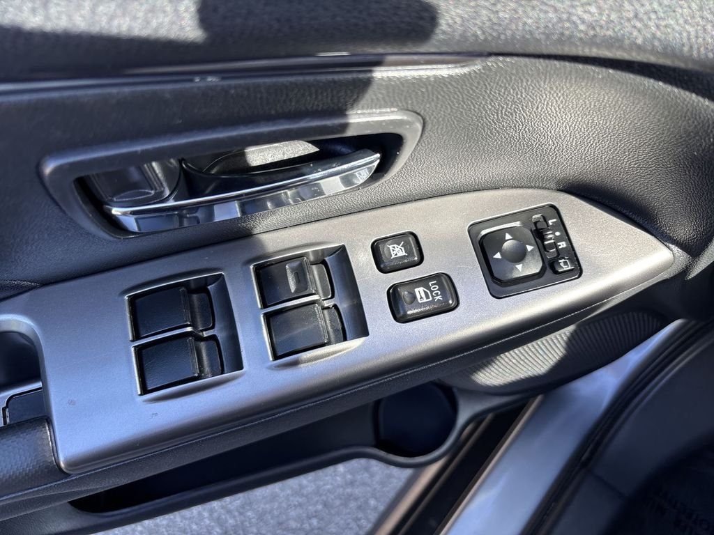 Used 2024 Mercury Gray Metallic Mitsubishi 2.0 SE image 22