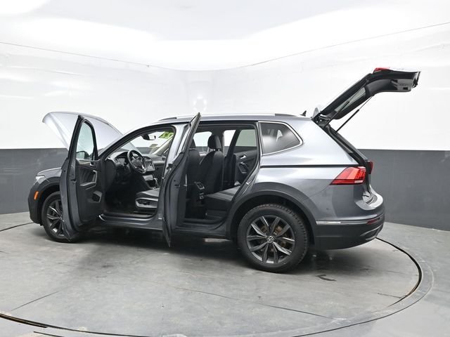 Used 2022 Gray Volkswagen 2.0T SE image 37