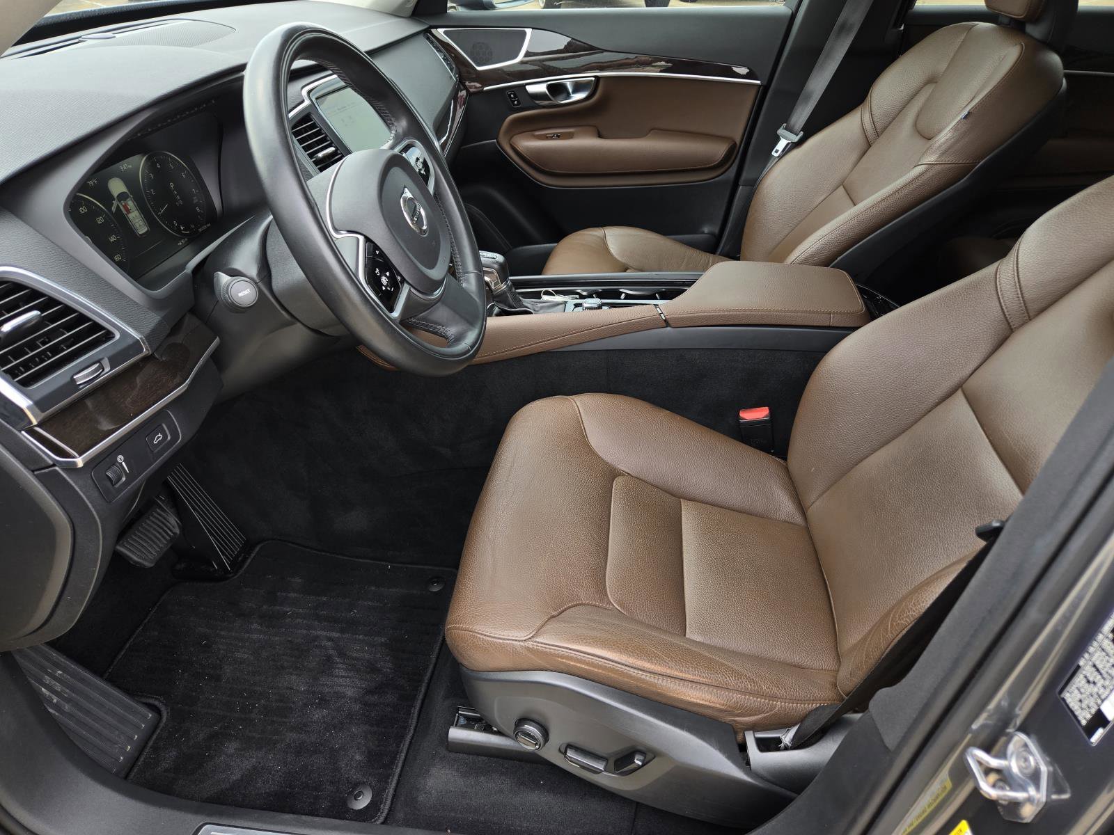 Used 2019 Gray Metallic Volvo Momentum image 27