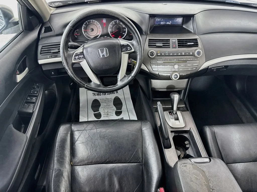 Used 2011 Polished Metal Metallic Honda SE image 26
