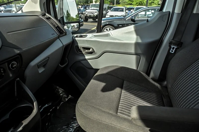 Used 2016 Oxford White Ford 150 XLT image 18
