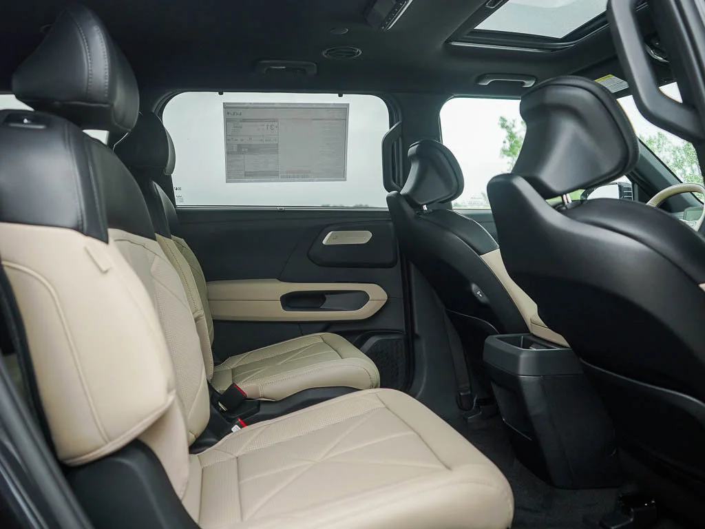 New 2027 Ivory Silver Kia EX AWD image 13