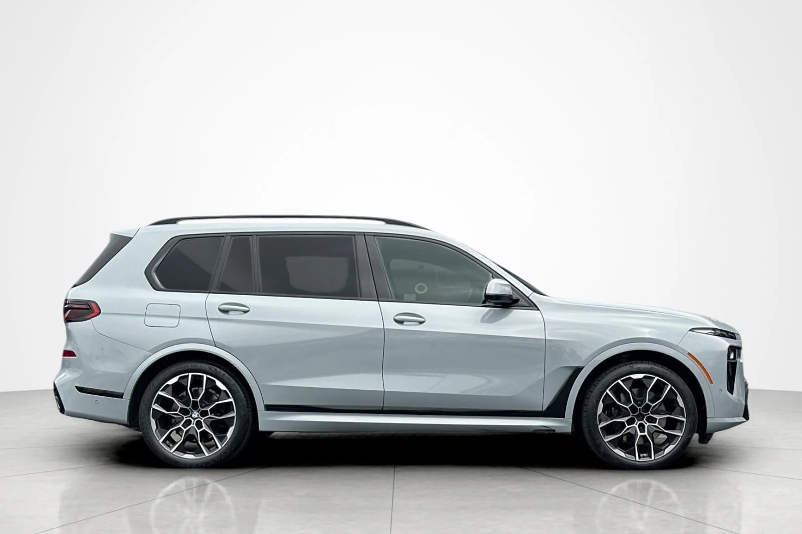 Used 2023 Brooklyn Grey Metallic BMW xDrive40i image 6