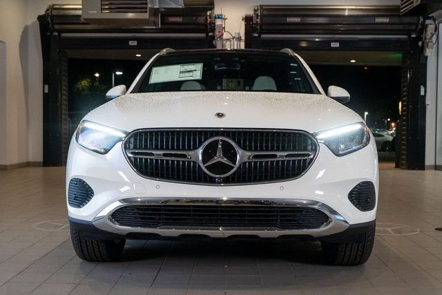 New 2026 Polar White Mercedes-Benz GLC 300 image 2
