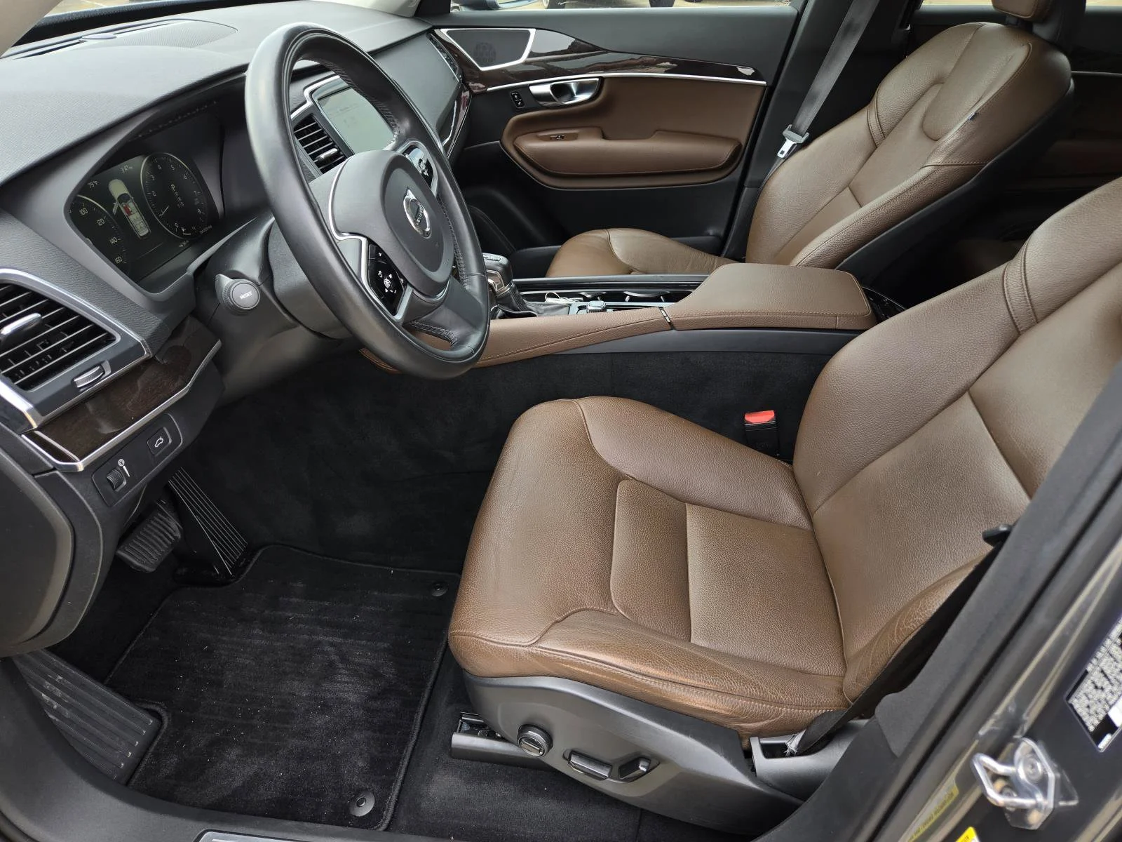 Used 2019 Gray Metallic Volvo Momentum image 27