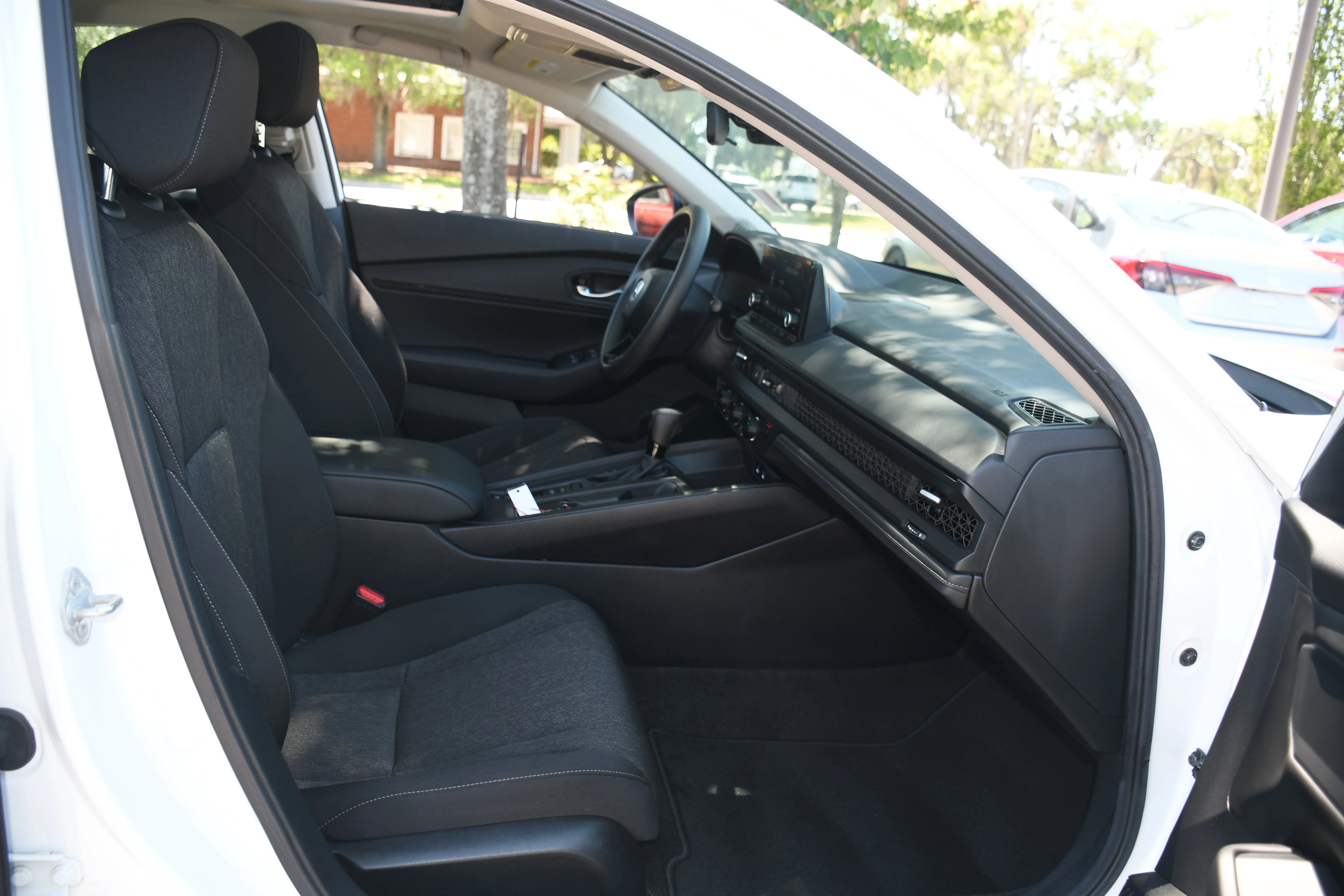 Used 2025  Honda SE image 21