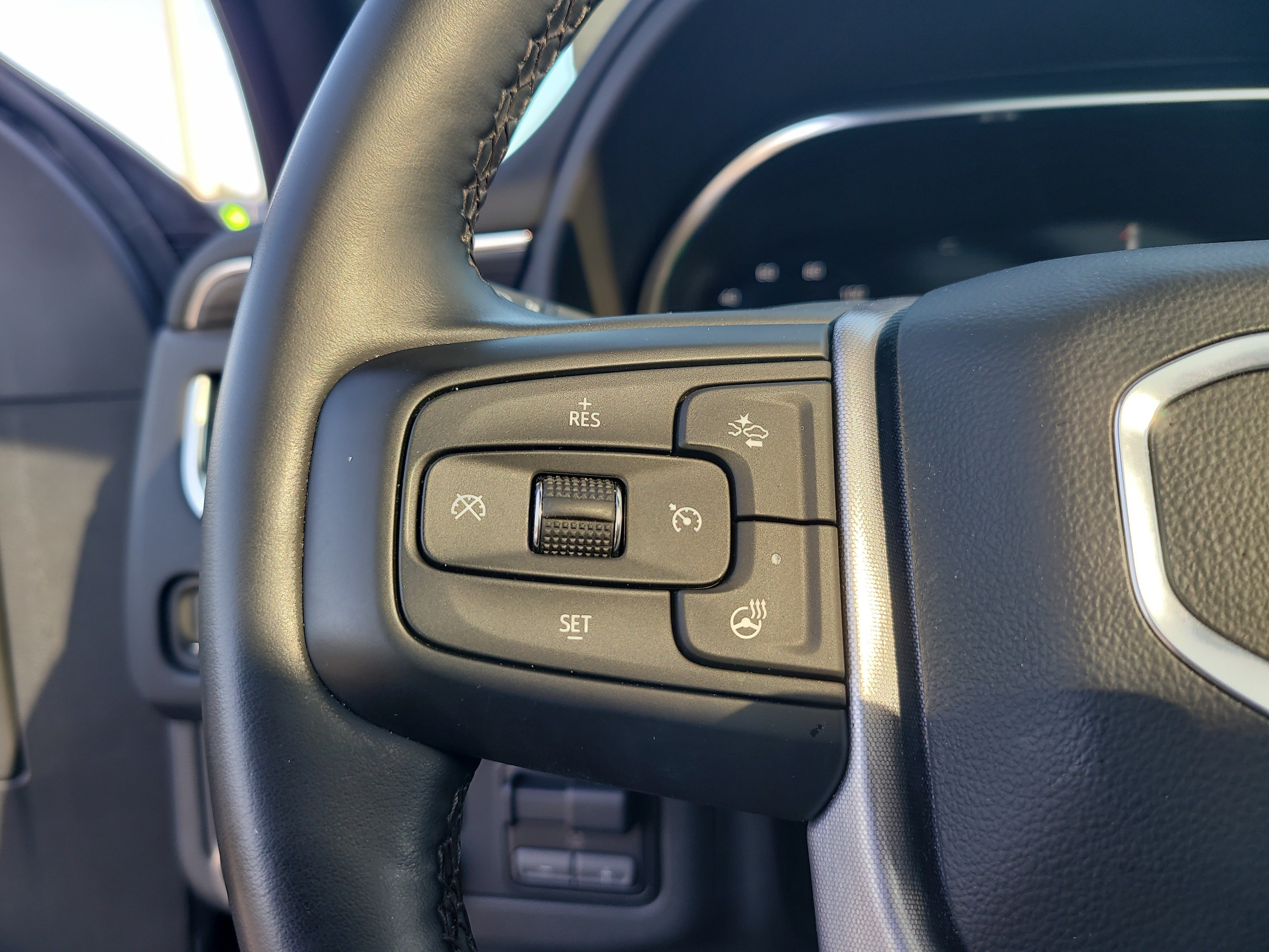 Used 2024 Sterling Metallic GMC SLT image 29