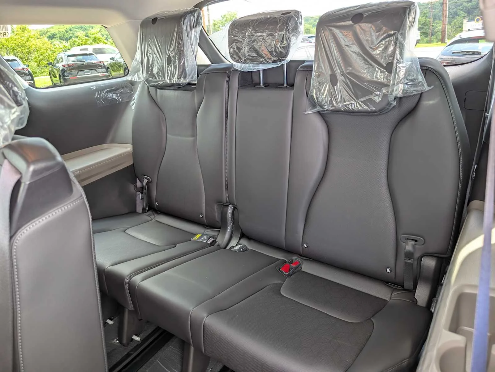 New 2027 Ceramic Silver Kia LXS image 17