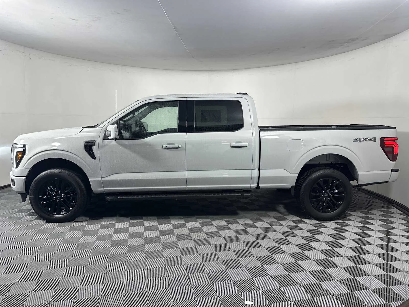 New 2026 Avalanche Gray Ford LARIAT image 4