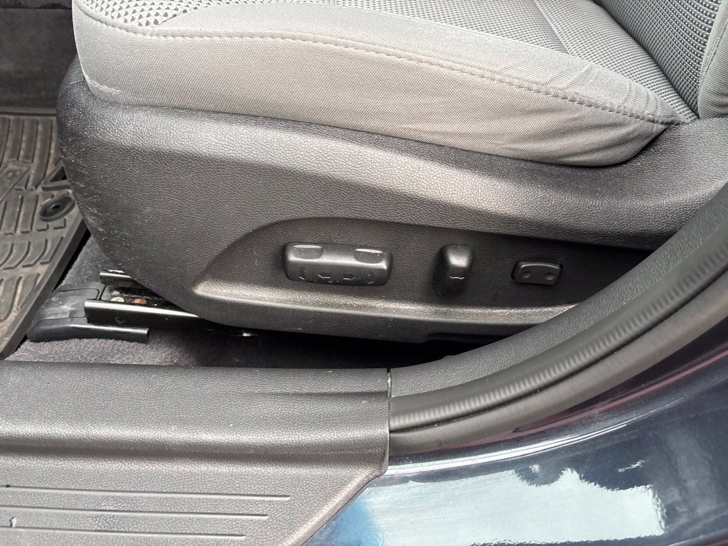 Used 2014 Blue Hyundai GLS image 13