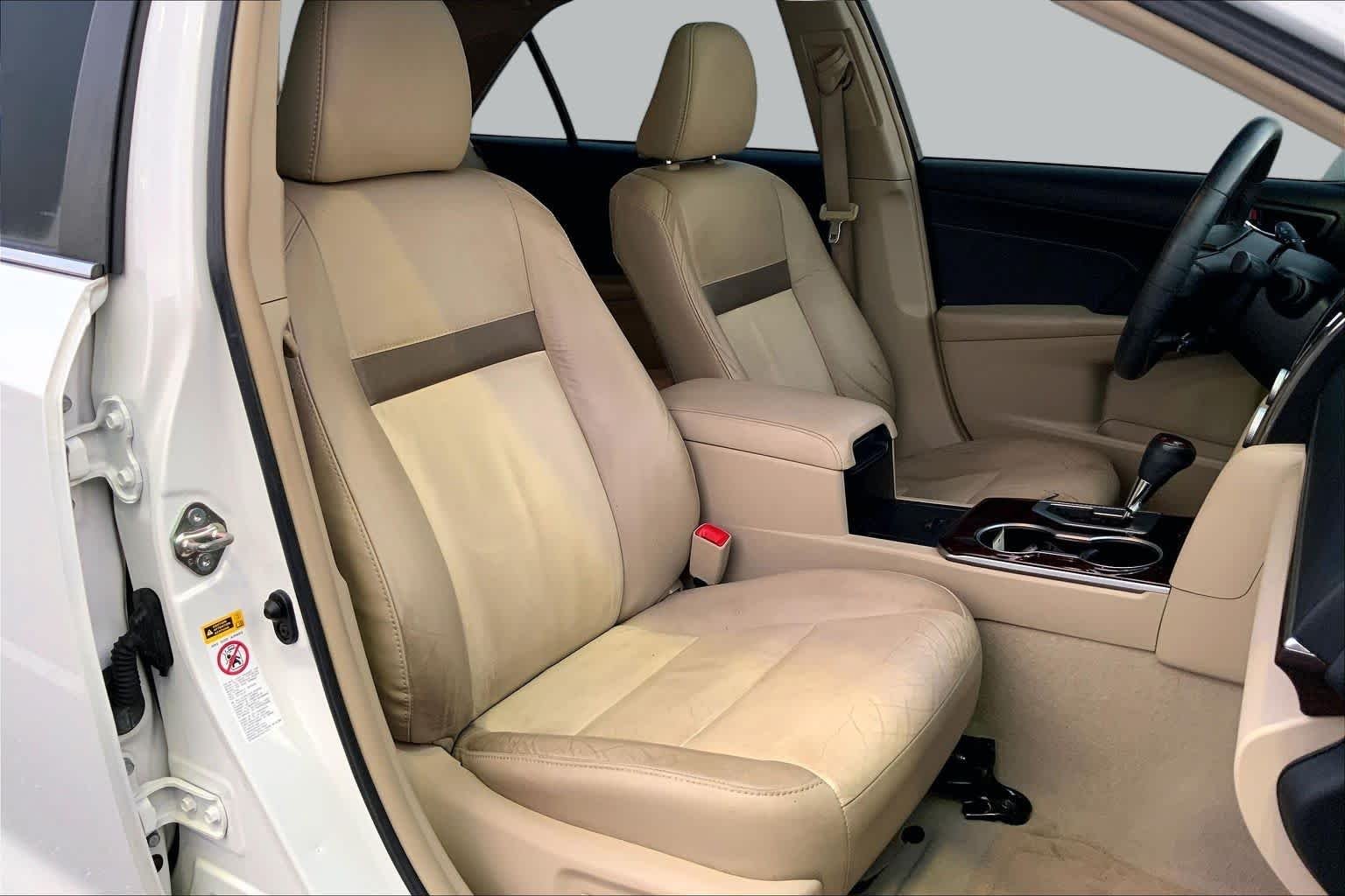 Used 2014 Blizzard Pearl Toyota XLE image 8