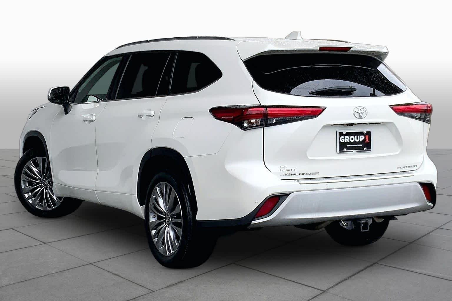 Used 2021 Blizzard Pearl Toyota Platinum image 12