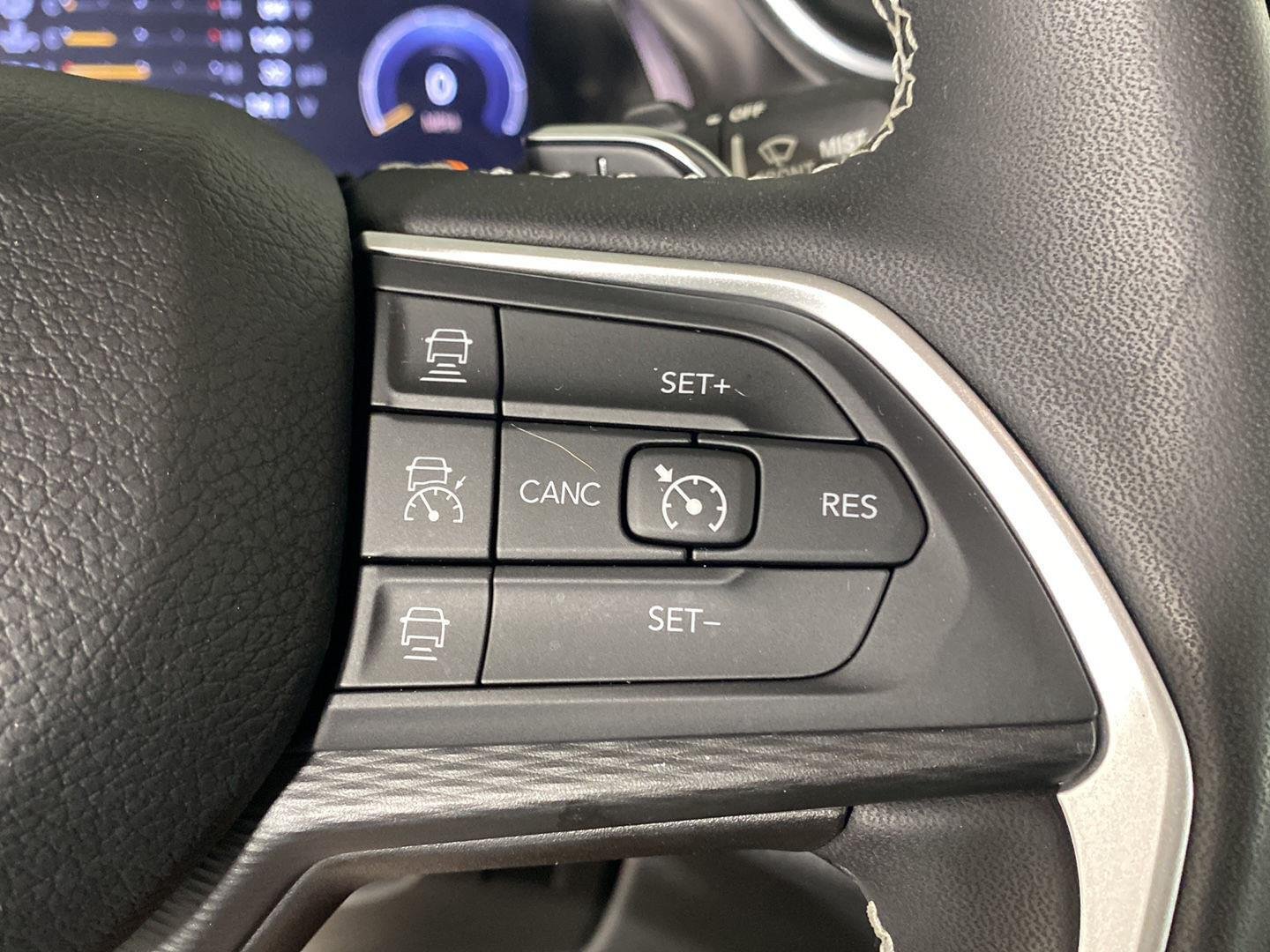 Used 2023 Silver Zynith Jeep Laredo image 22
