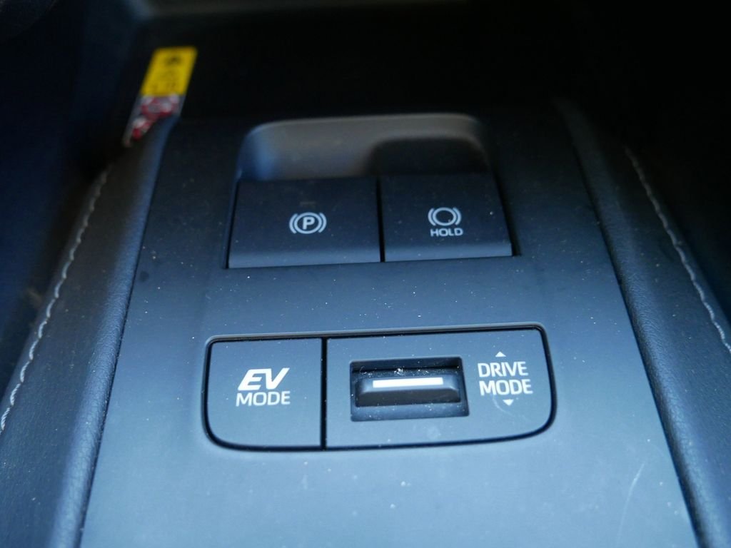 2024 Toyota Venza LE - Photo 28