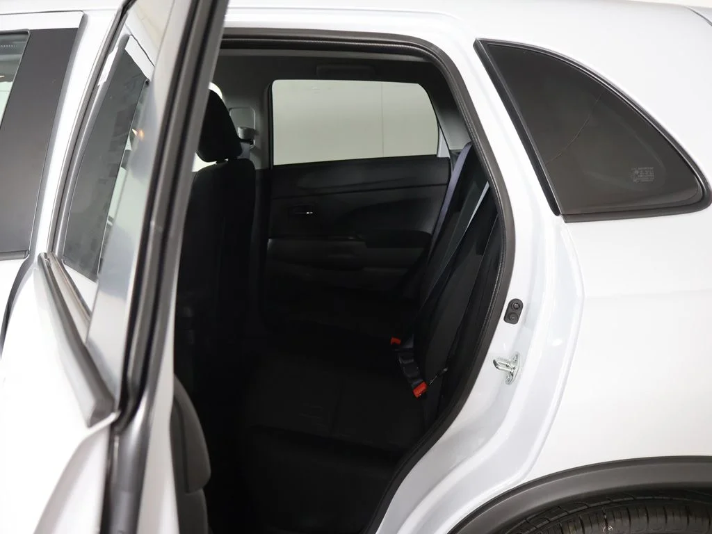 New 2027 White Mitsubishi 2.0 ES AWC image 29
