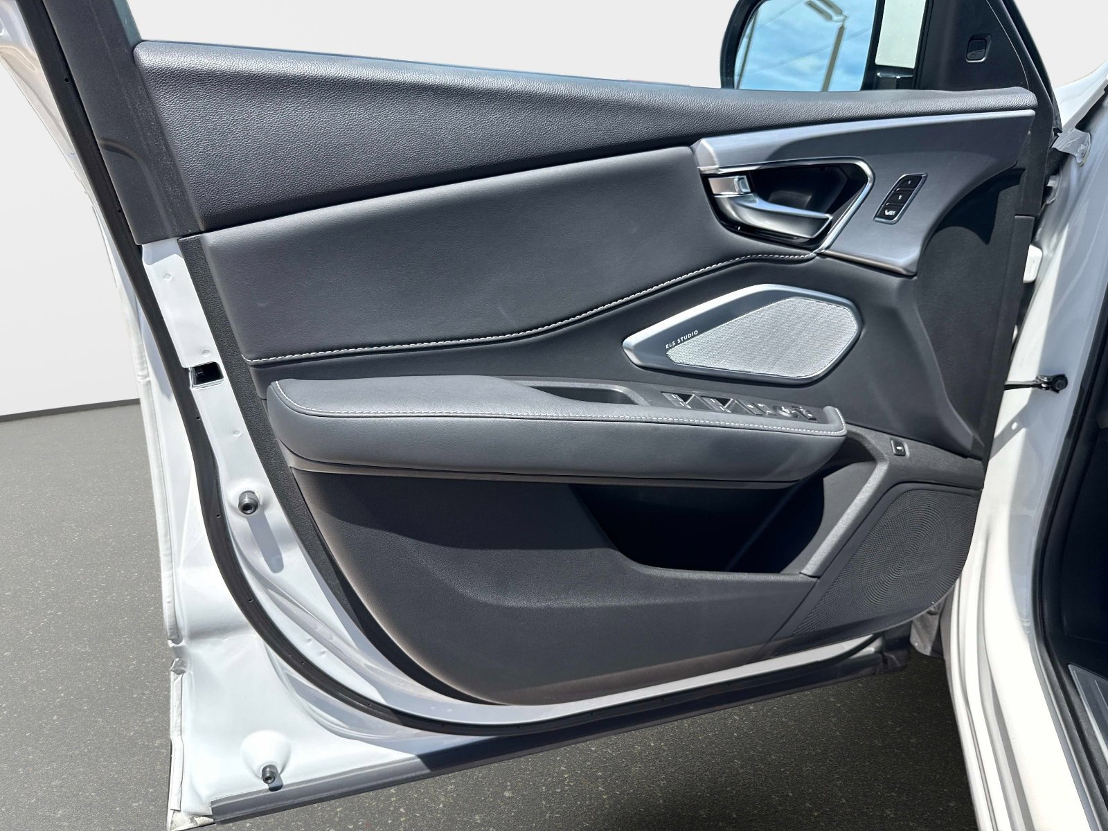 Used 2023  Acura w/Technology Package image 16
