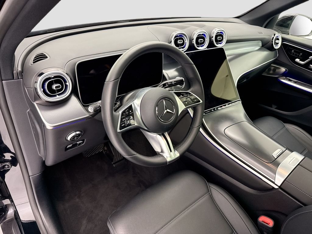 Used 2025 Black Mercedes-Benz GLC 350e image 4