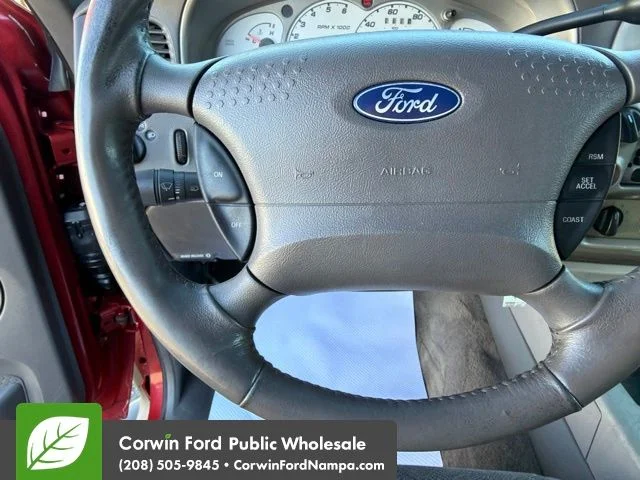 Used 2002 Red Ford Base image 14