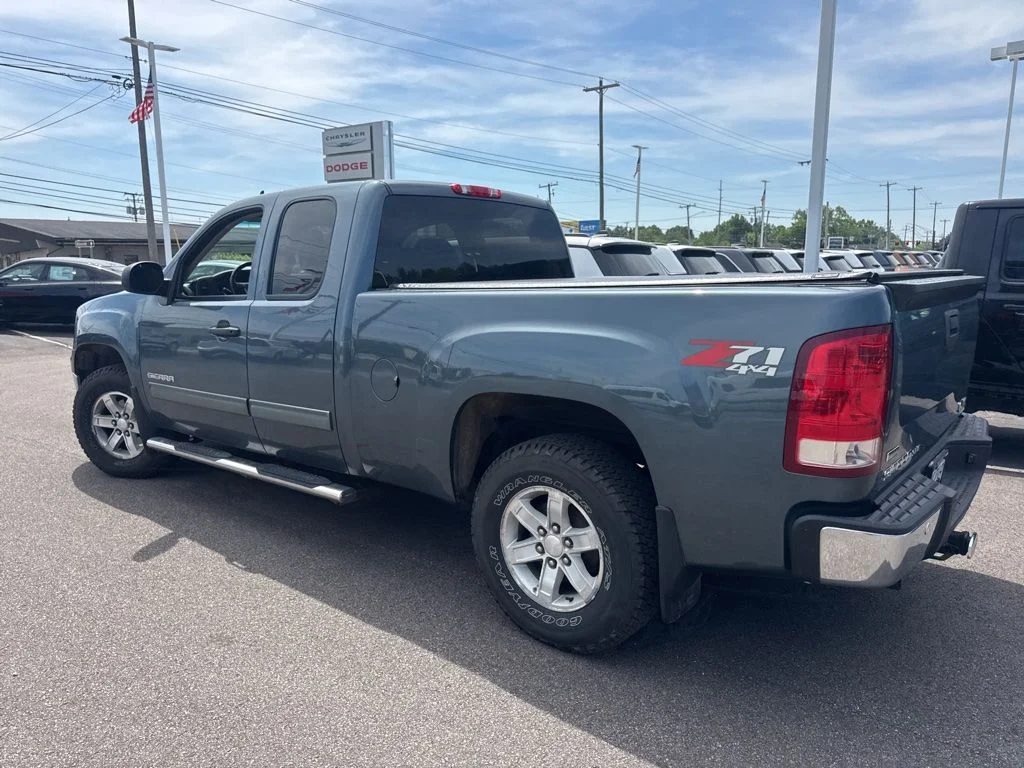 Used 2011 Gray GMC SLE image 7