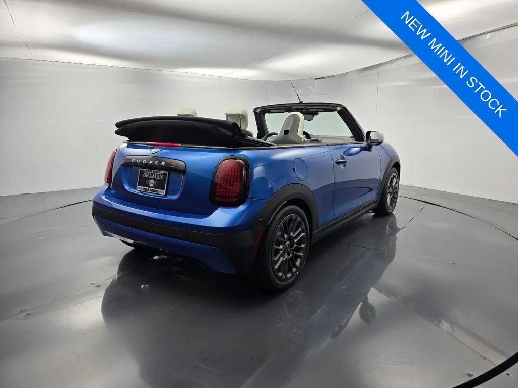 New 2026 Blue MINI Signature Plus image 4