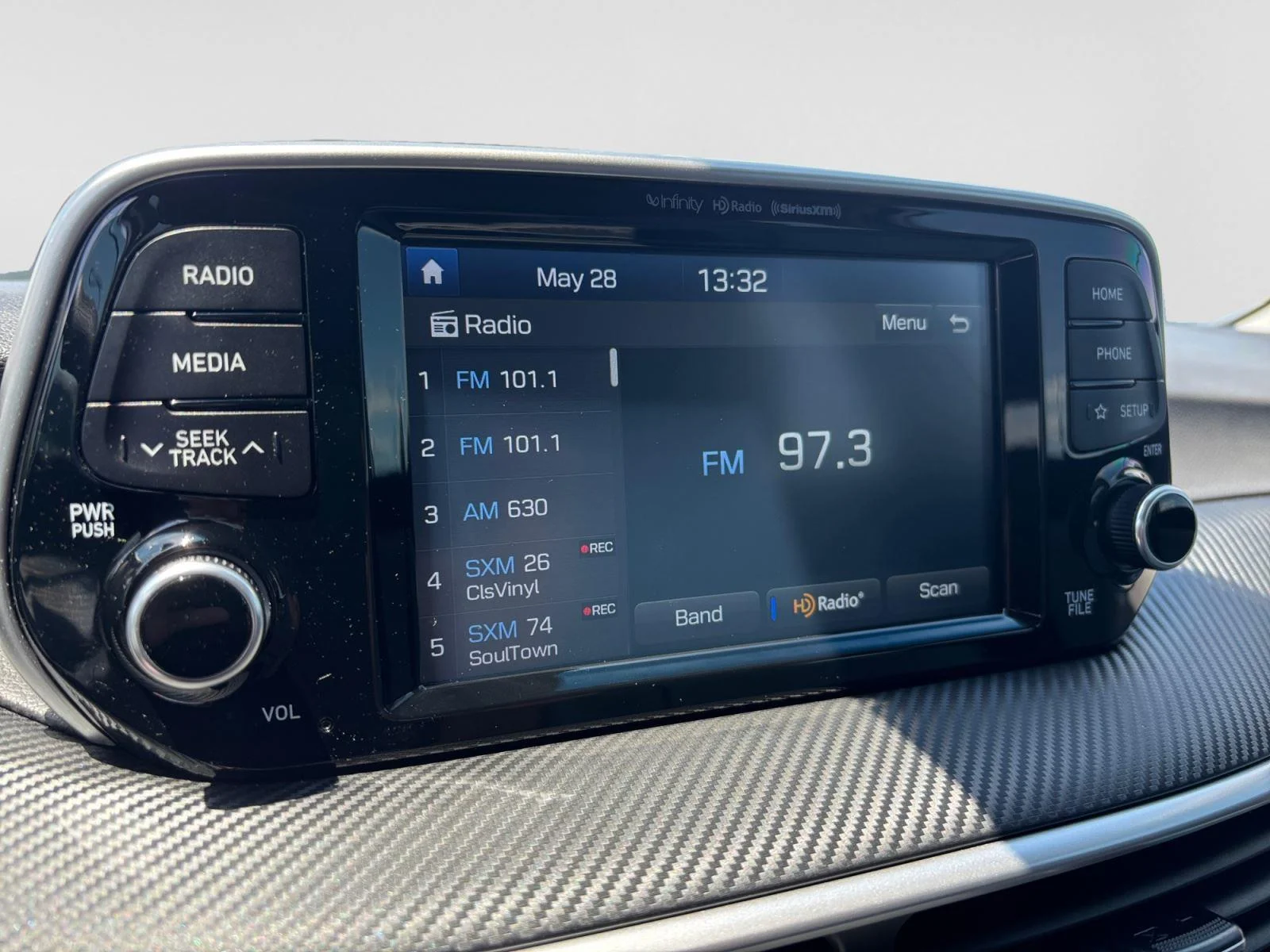 Used 2019 Dazzling White Hyundai Sport image 22