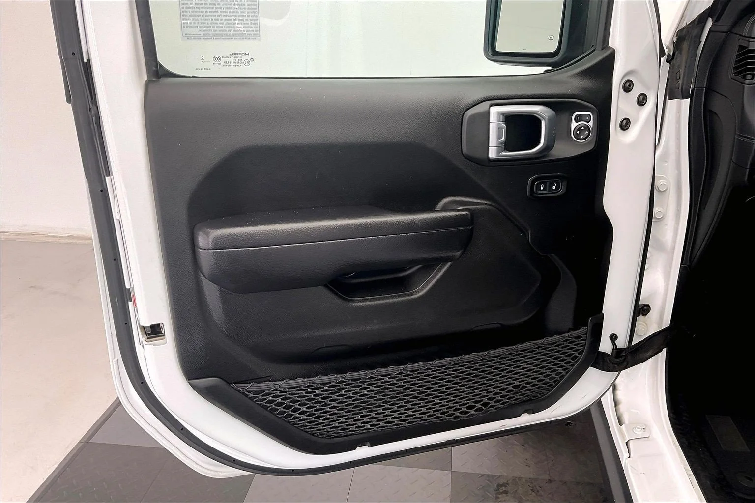 Used 2024 Bright White Clearcoat Jeep Rubicon image 26