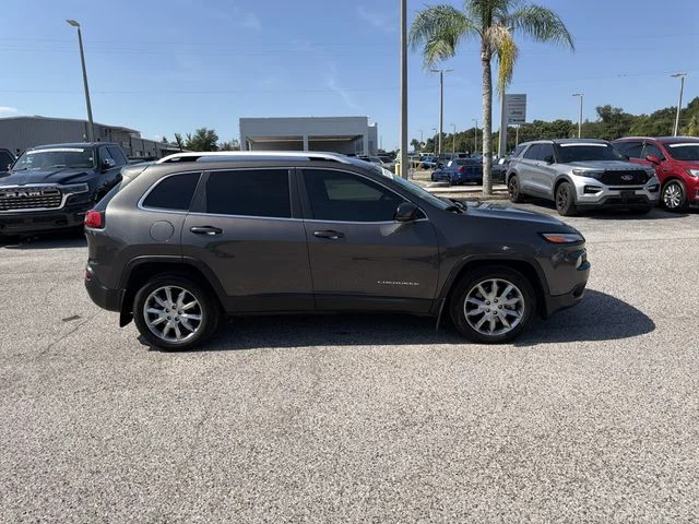 Used 2018 Gray Jeep Limited image 2