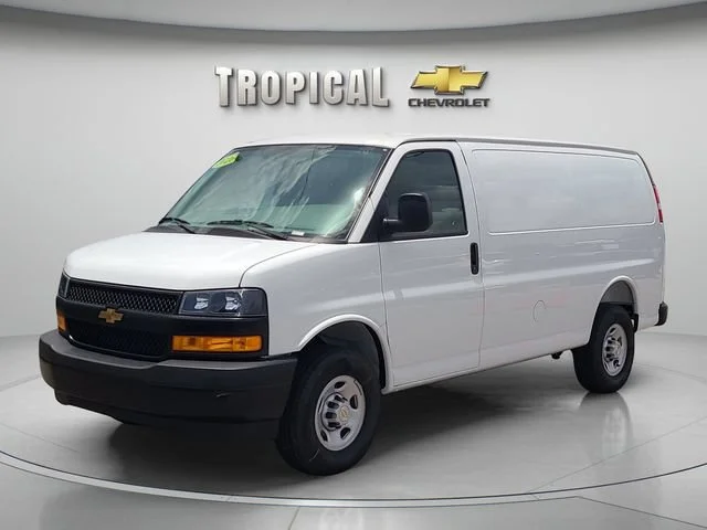 New 2026 Summit White Chevrolet WT image 1