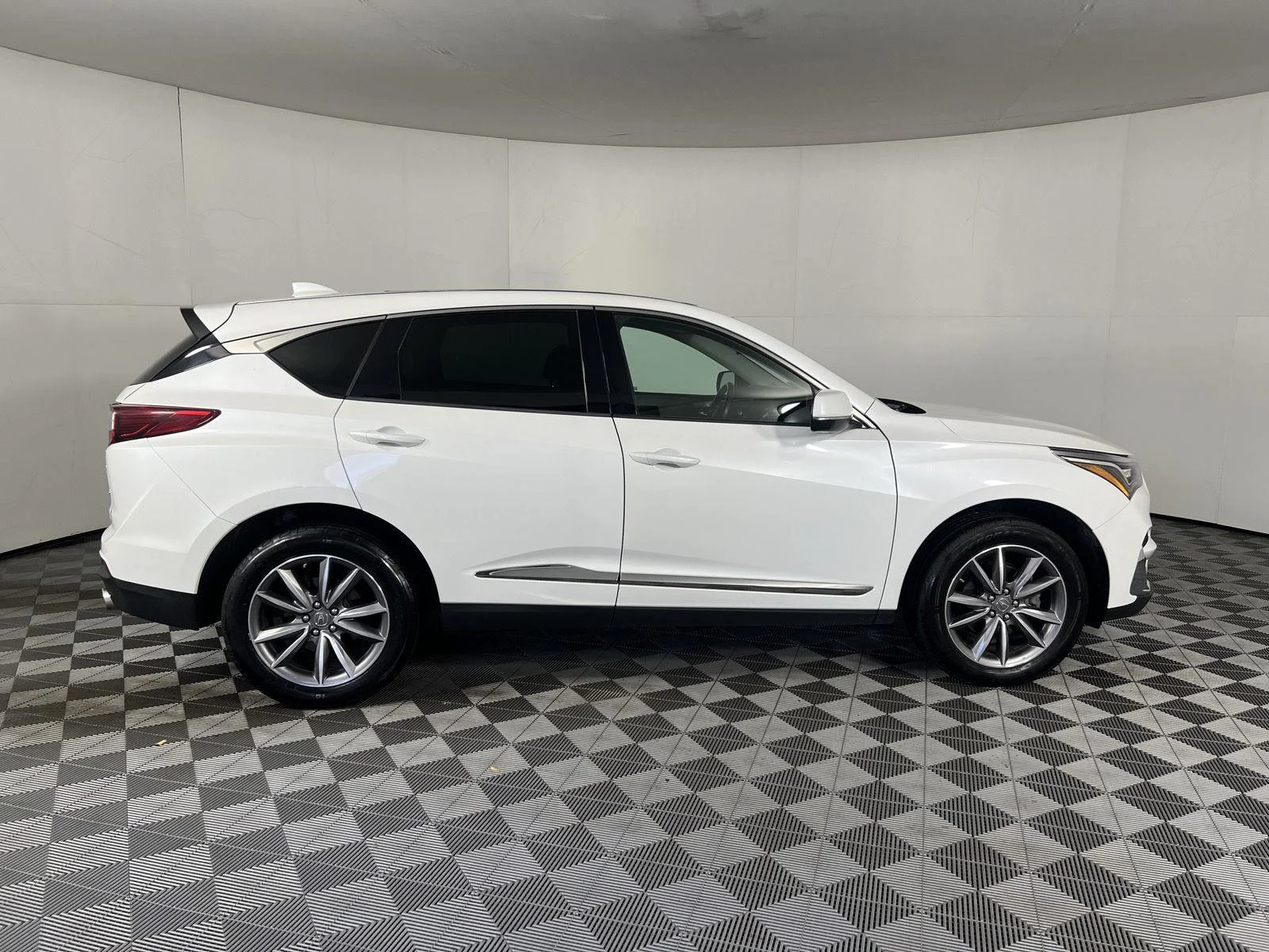 Used 2020 Platinum White Pearl Acura SH-AWD w/Tech image 9