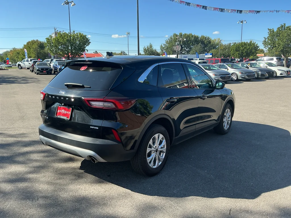 Used 2024 Agate Black Metallic Ford Active image 5