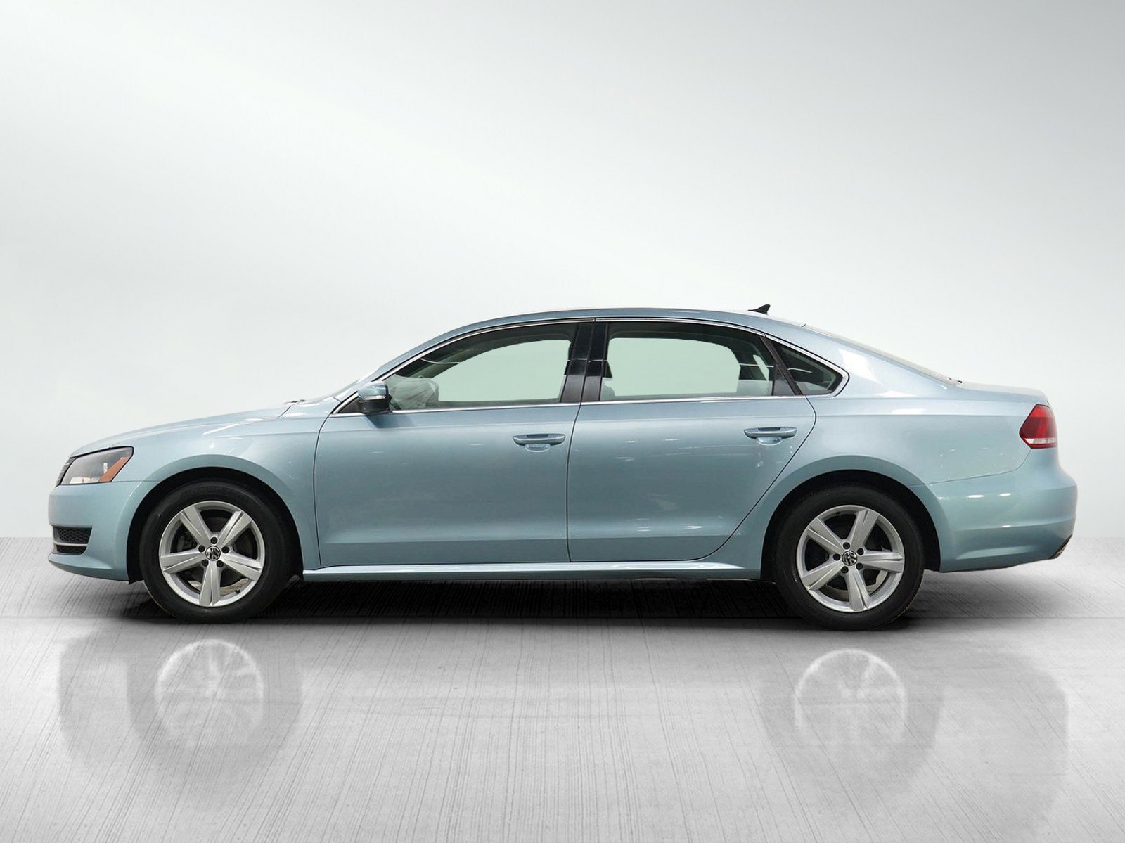 Used 2013 Volkswagen Passat SE with VIN 1VWBH7A33DC007366 for sale in Burnsville, Minnesota
