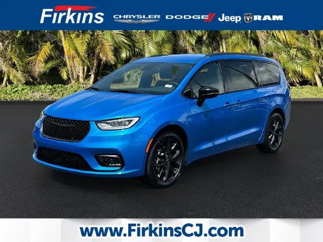New 2026 Hydro Blue Pearl-Coat Exterior Paint Chrysler Select image 1