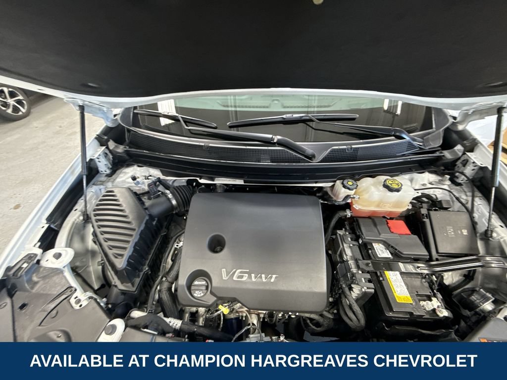 Used 2023 Summit White Chevrolet LT Cloth image 38