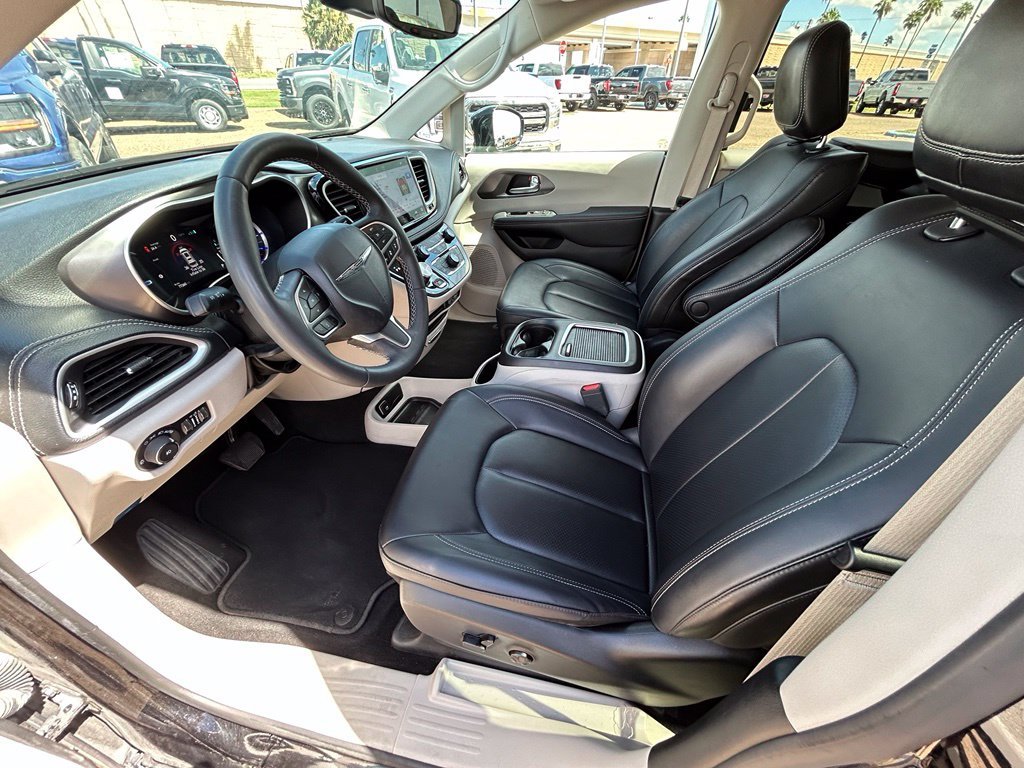Used 2024 Black Chrysler Select image 11