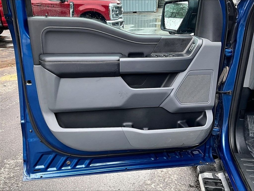 Used 2024 Atlas Blue Metallic Ford XLT image 9