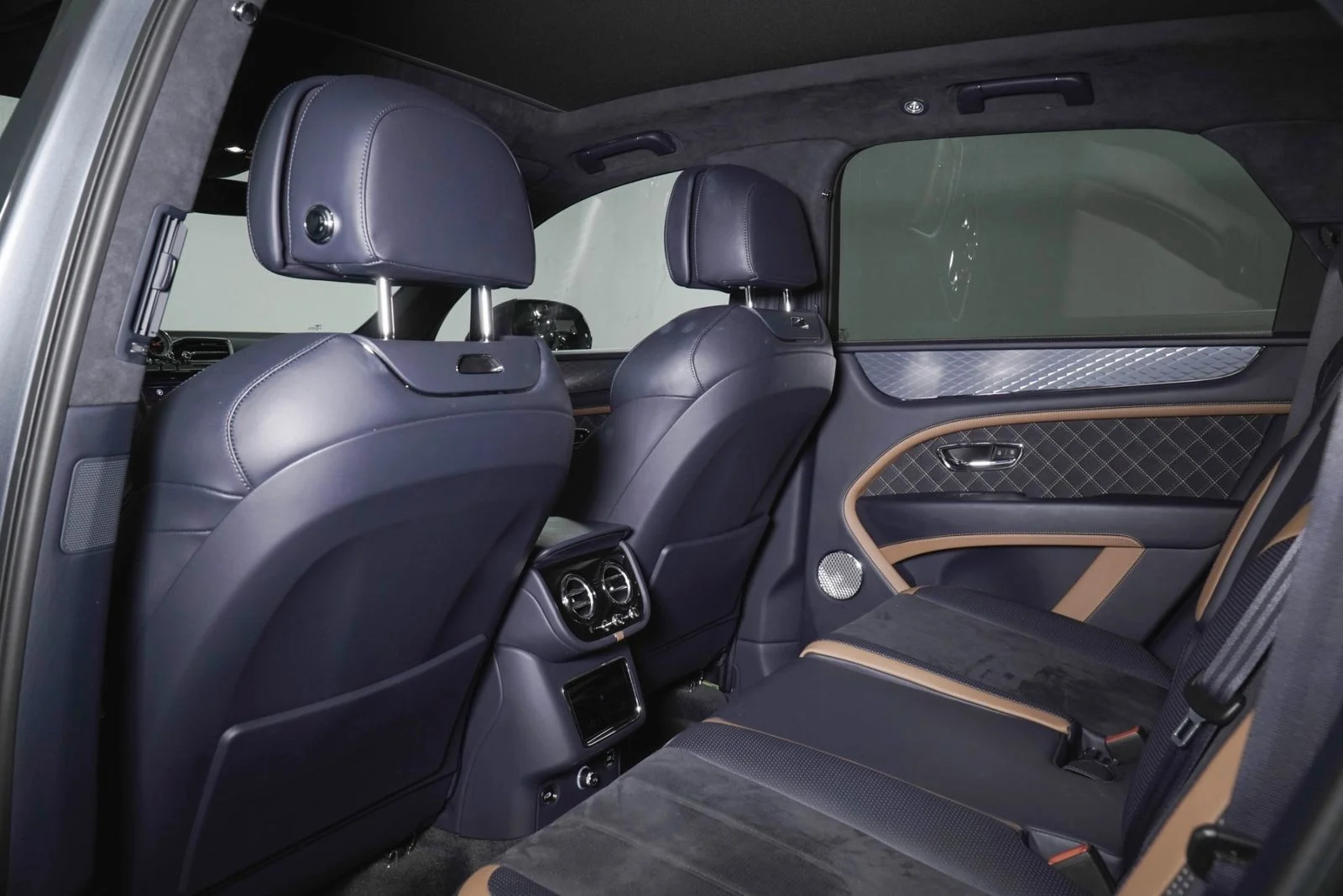 Used 2022  Bentley  image 23