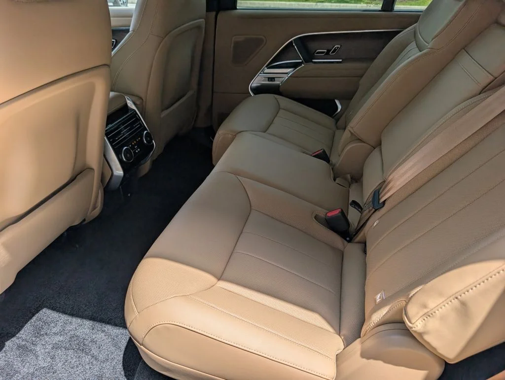 New 2026 Ostuni Pearl White Land Rover SE image 20